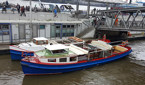 Barkasse Landungsbrücken