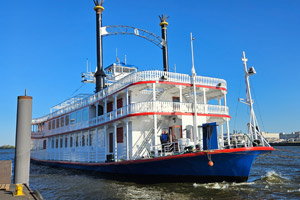 Großes Partyboot in Hamburg